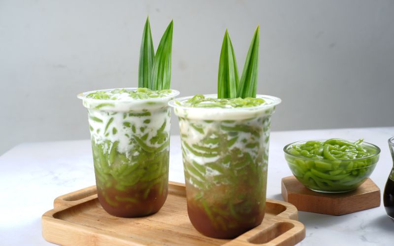 Es Cendol (Iced Sweet Dessert)