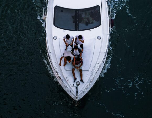 How to Dress for a Yacht Dinner Cruise: Style Meets Comfort